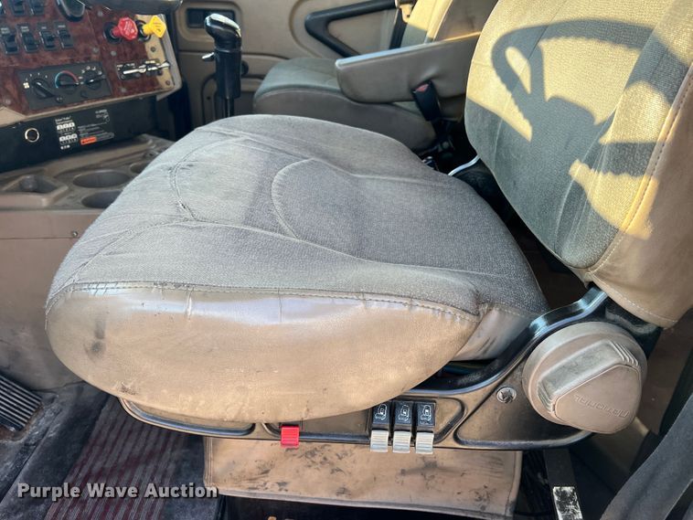 image for item MS9005 2007 International 9400i  semi truck