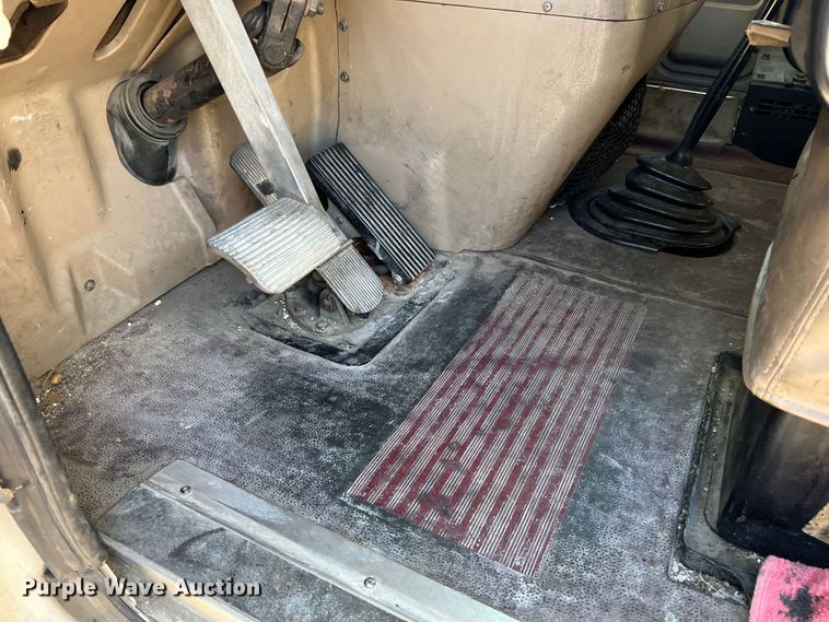 image for item MS9005 2007 International 9400i  semi truck