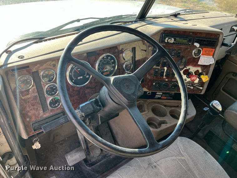 image for item MS9005 2007 International 9400i  semi truck