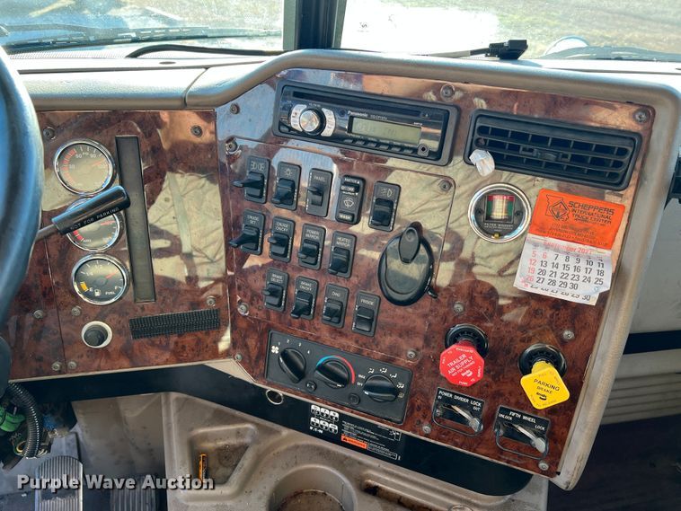 image for item MS9005 2007 International 9400i  semi truck