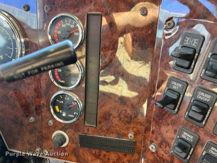 image for item MS9005 2007 International 9400i  semi truck