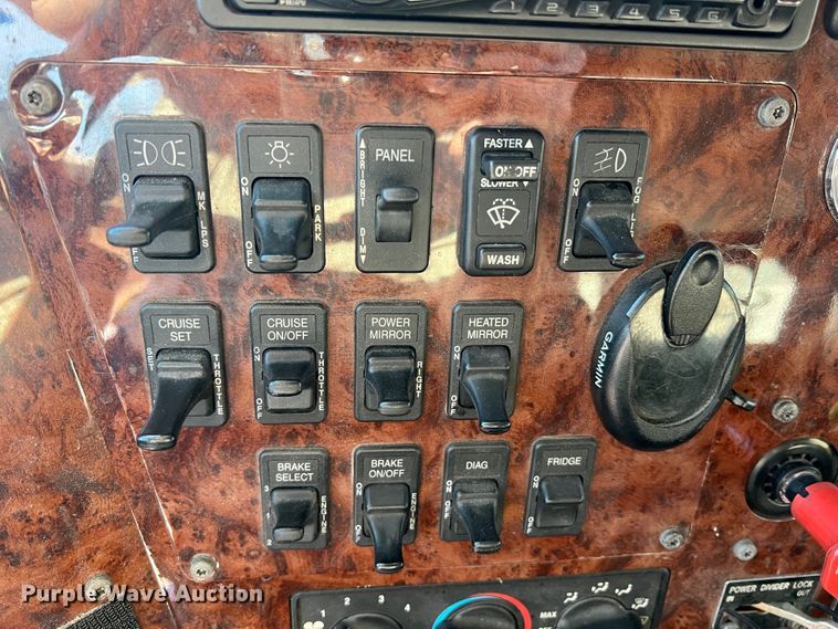 image for item MS9005 2007 International 9400i  semi truck