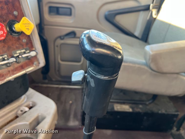 image for item MS9005 2007 International 9400i  semi truck