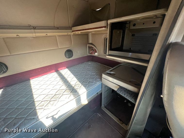 image for item MS9005 2007 International 9400i  semi truck