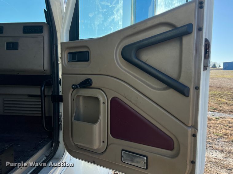 image for item MS9005 2007 International 9400i  semi truck