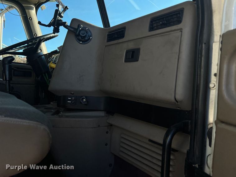 image for item MS9005 2007 International 9400i  semi truck