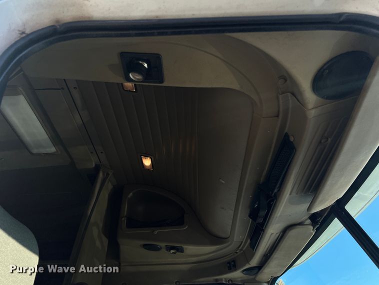 image for item MS9005 2007 International 9400i  semi truck