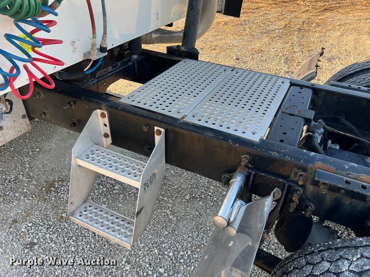 image for item MS9005 2007 International 9400i  semi truck