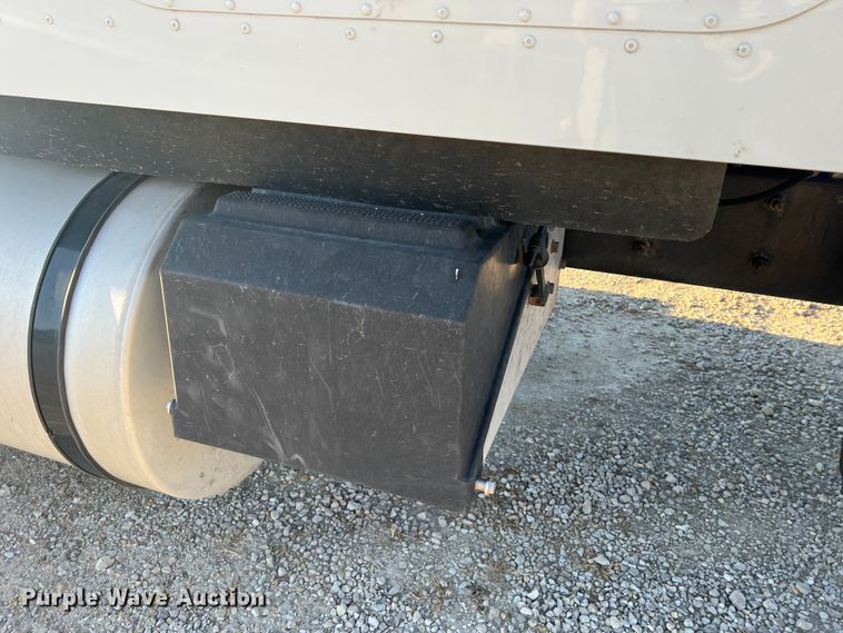 image for item MS9005 2007 International 9400i  semi truck