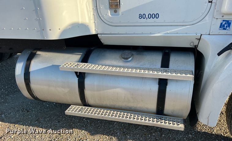 image for item MS9005 2007 International 9400i  semi truck