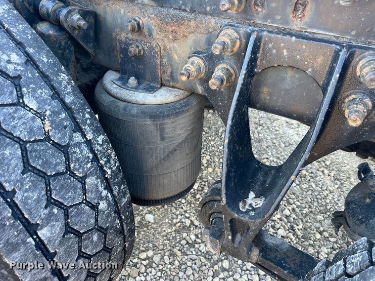 image for item MS9005 2007 International 9400i  semi truck