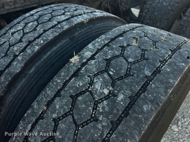 image for item MS9005 2007 International 9400i  semi truck