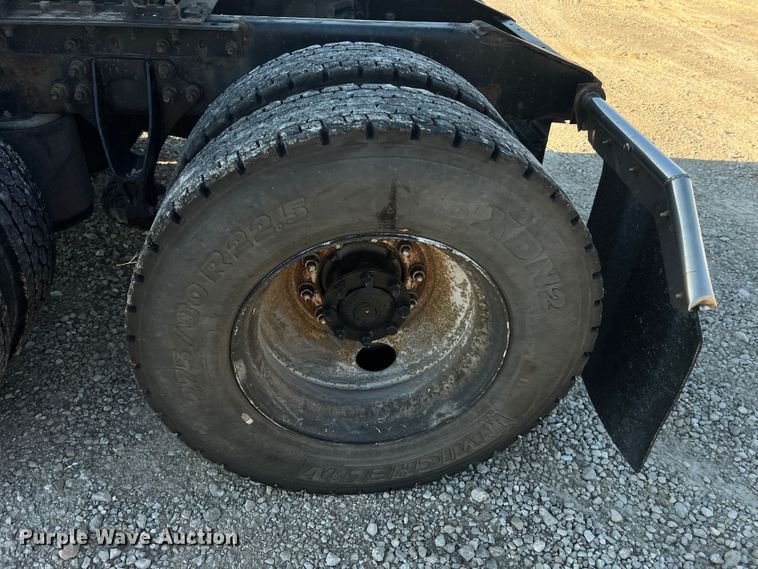 image for item MS9005 2007 International 9400i  semi truck