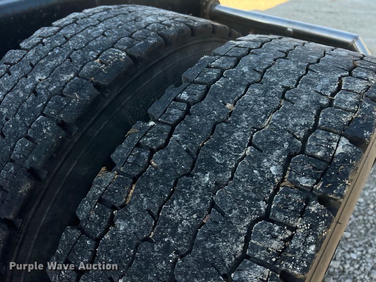 image for item MS9005 2007 International 9400i  semi truck