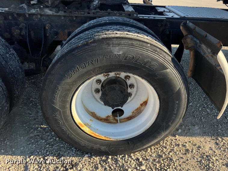 image for item MS9005 2007 International 9400i  semi truck