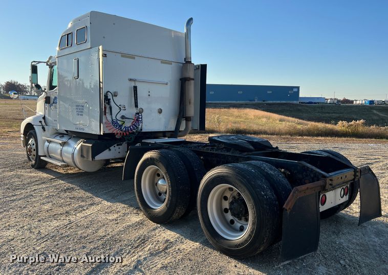 image for item MS9006 2007 International 9200i  semi truck