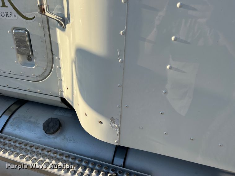 image for item MS9006 2007 International 9200i  semi truck