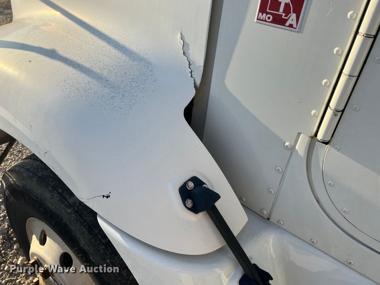 image for item MS9006 2007 International 9200i  semi truck