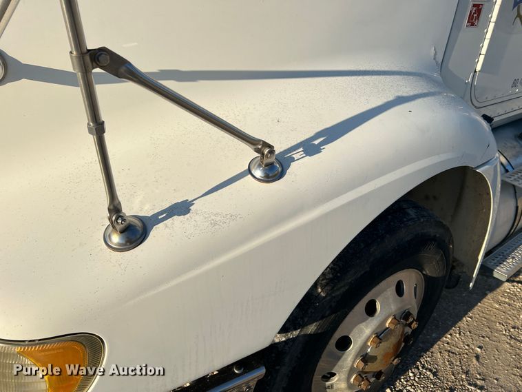 image for item MS9006 2007 International 9200i  semi truck