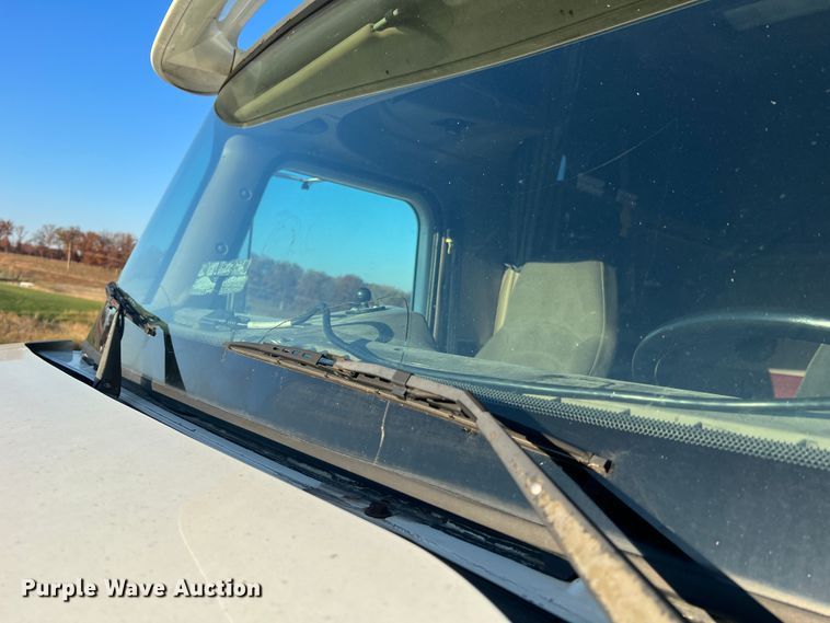 image for item MS9006 2007 International 9200i  semi truck