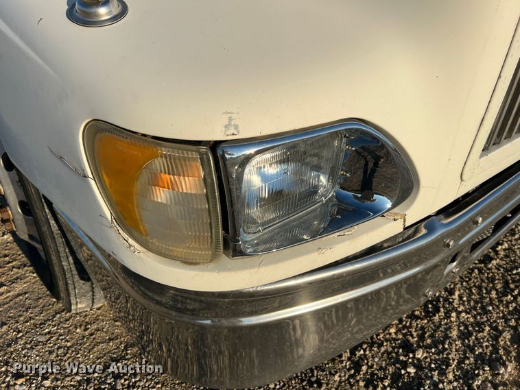 image for item MS9006 2007 International 9200i  semi truck