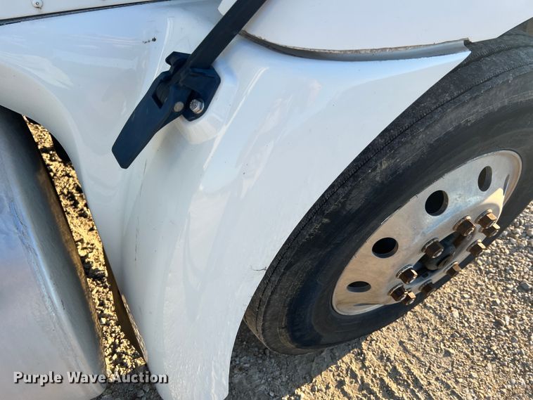 image for item MS9006 2007 International 9200i  semi truck