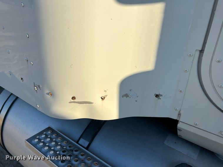 image for item MS9006 2007 International 9200i  semi truck