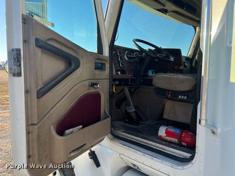 image for item MS9006 2007 International 9200i  semi truck