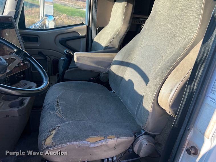 image for item MS9006 2007 International 9200i  semi truck