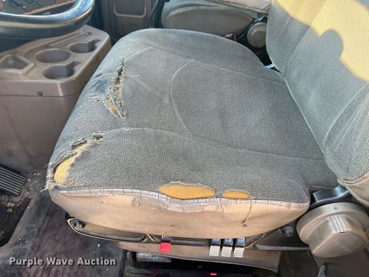 image for item MS9006 2007 International 9200i  semi truck