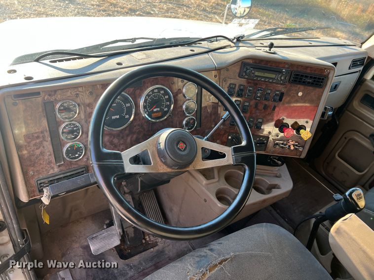 image for item MS9006 2007 International 9200i  semi truck