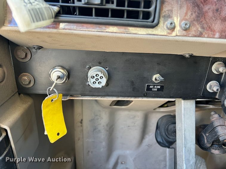 image for item MS9006 2007 International 9200i  semi truck