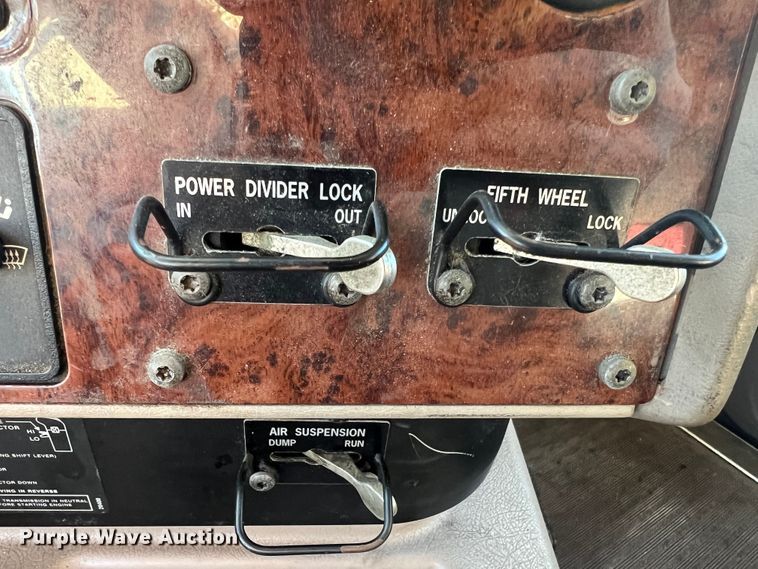 image for item MS9006 2007 International 9200i  semi truck