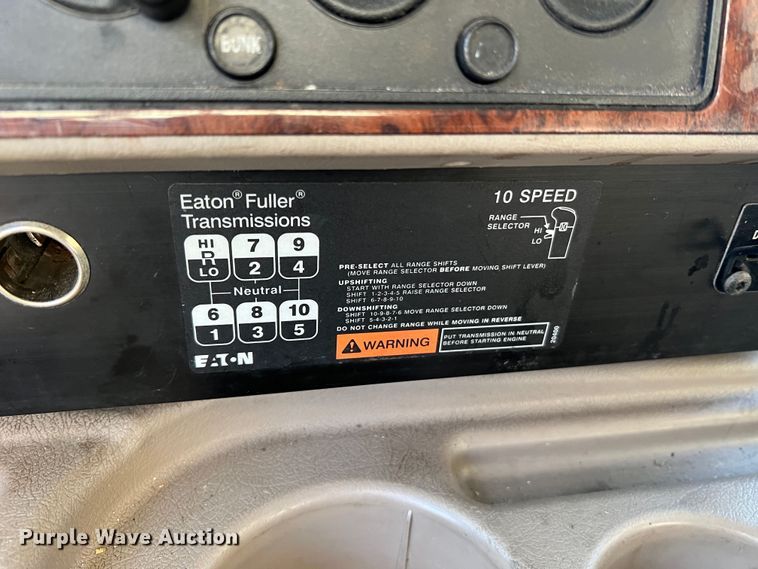 image for item MS9006 2007 International 9200i  semi truck