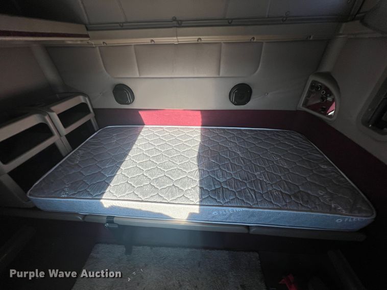 image for item MS9006 2007 International 9200i  semi truck