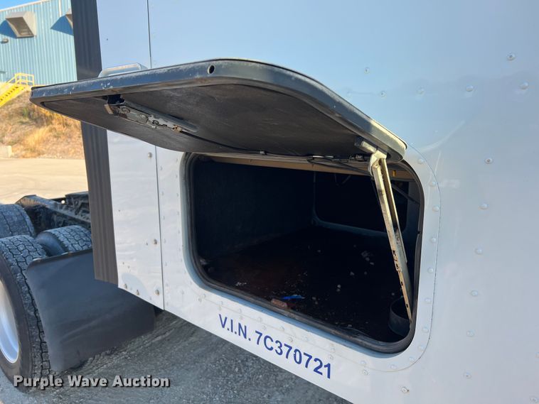 image for item MS9006 2007 International 9200i  semi truck