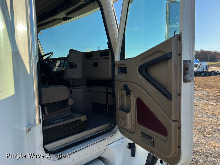 image for item MS9006 2007 International 9200i  semi truck