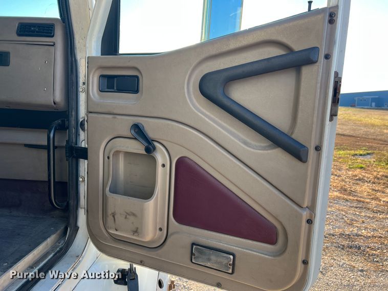 image for item MS9006 2007 International 9200i  semi truck