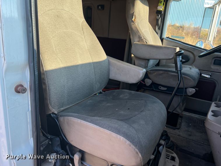 image for item MS9006 2007 International 9200i  semi truck