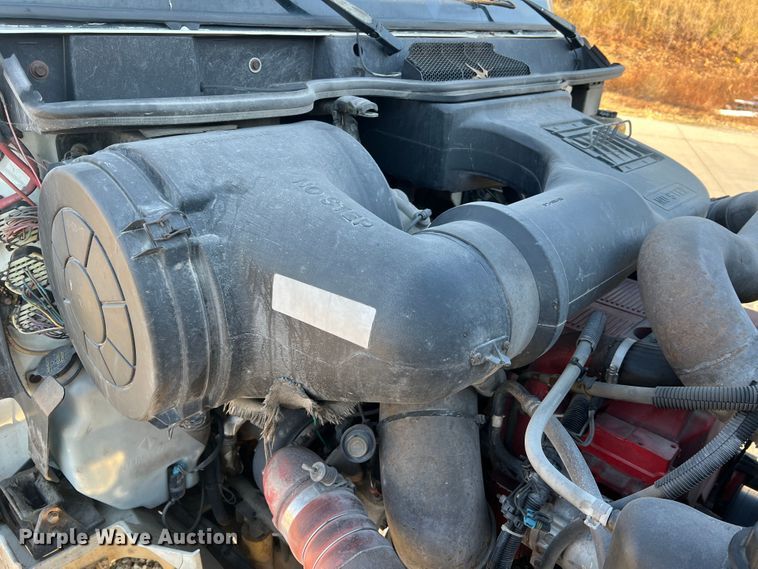 image for item MS9006 2007 International 9200i  semi truck