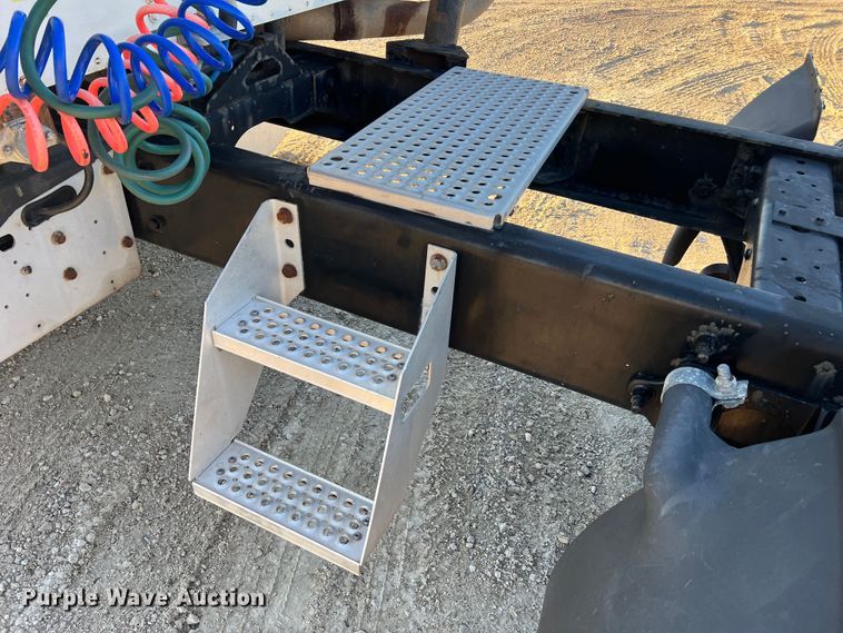 image for item MS9006 2007 International 9200i  semi truck