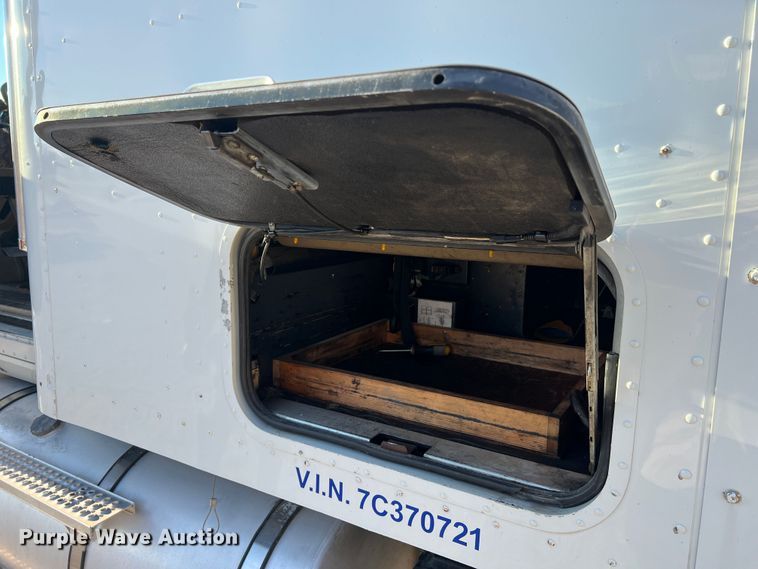 image for item MS9006 2007 International 9200i  semi truck