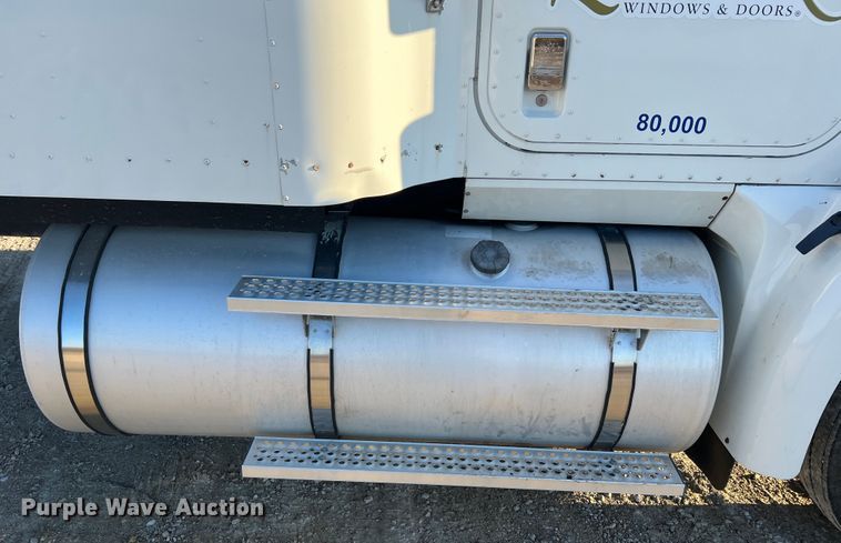 image for item MS9006 2007 International 9200i  semi truck