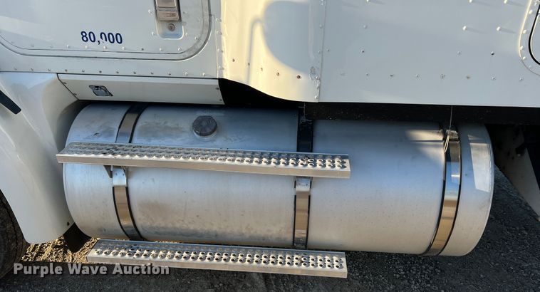 image for item MS9006 2007 International 9200i  semi truck