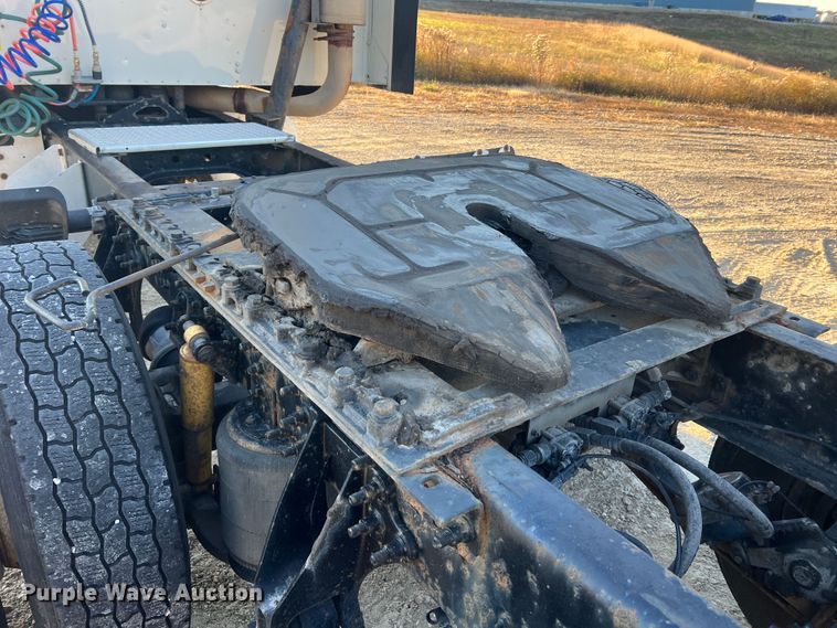 image for item MS9006 2007 International 9200i  semi truck