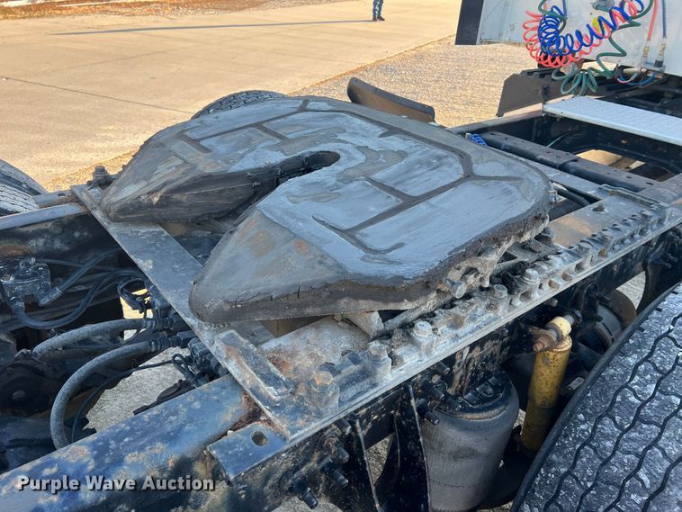 image for item MS9006 2007 International 9200i  semi truck