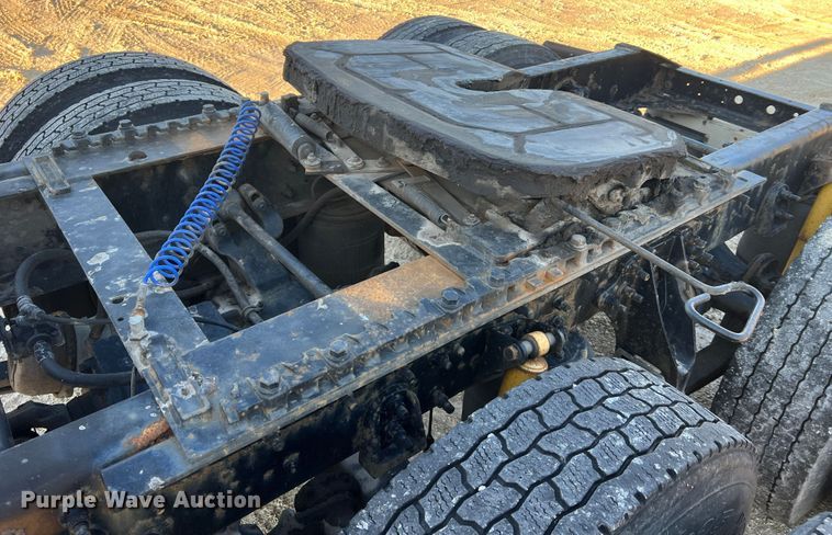 image for item MS9006 2007 International 9200i  semi truck