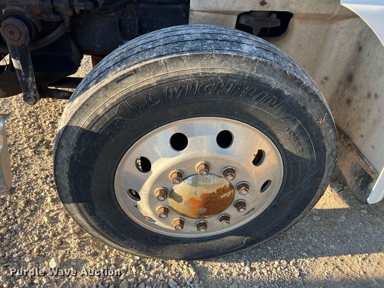 image for item MS9006 2007 International 9200i  semi truck