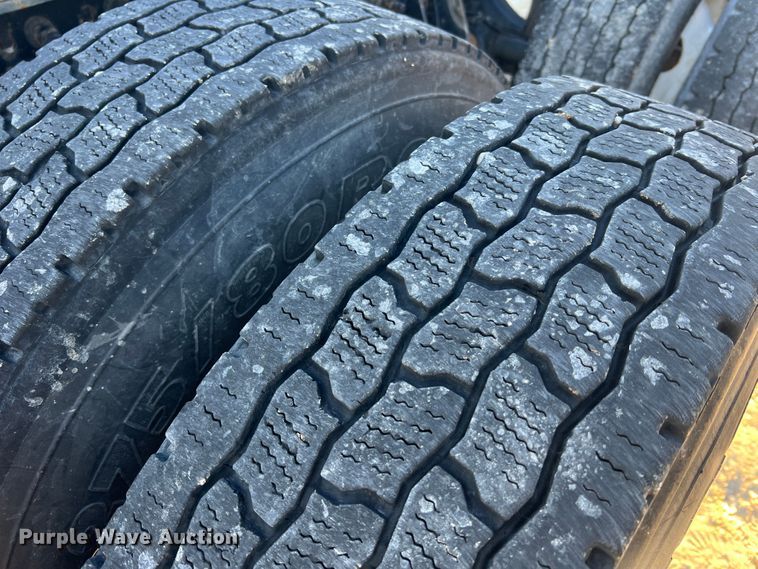 image for item MS9006 2007 International 9200i  semi truck