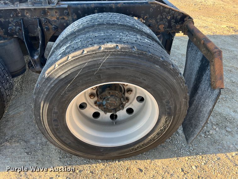 image for item MS9006 2007 International 9200i  semi truck